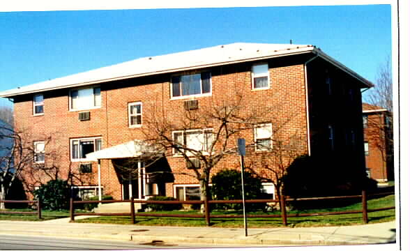 Carolina Court Condominiums in Waltham, MA - Foto de edificio