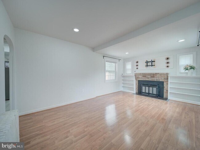 6625 Harrison Ln in Alexandria, VA - Building Photo - Building Photo