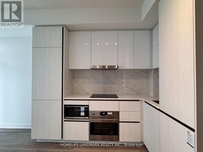 8 Interchange Wy in Vaughan, ON - Building Photo - Building Photo