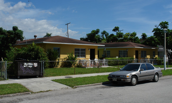 2479 SW 27th St in Miami, FL - Building Photo - Building Photo