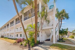 4920 38th Way S in St. Petersburg, FL - Building Photo