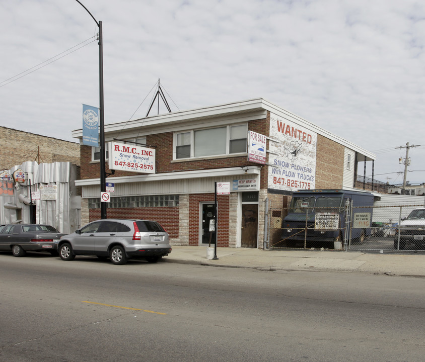 5222 W Belmont Ave in Chicago, IL - Building Photo