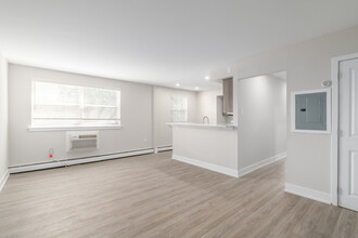 Donna Court Apartments in Philadelphia, PA - Building Photo - Interior Photo