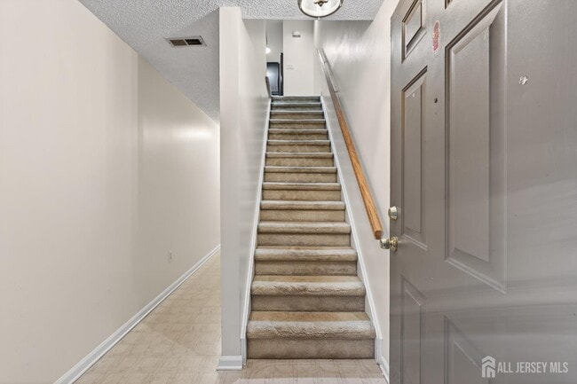 22 Guisborough Way in Edison, NJ - Building Photo - Building Photo