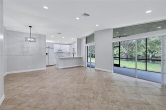 618 Woodgate Cir in Sunrise, FL - Building Photo - Building Photo