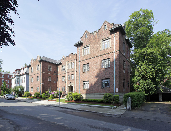 21 Fruit Street in Worcester, MA - Foto de edificio - Building Photo