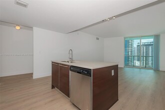 1900 N Bayshore Dr, Unit 1604 in Miami, FL - Building Photo - Building Photo