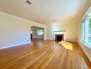 1369 Norton Ave in Glendale, CA - Building Photo - Building Photo