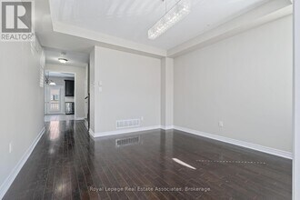 405 Hincks Dr in Milton, ON - Building Photo - Building Photo