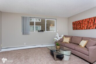 1526 Medfra St in Anchorage, AK - Building Photo - Building Photo
