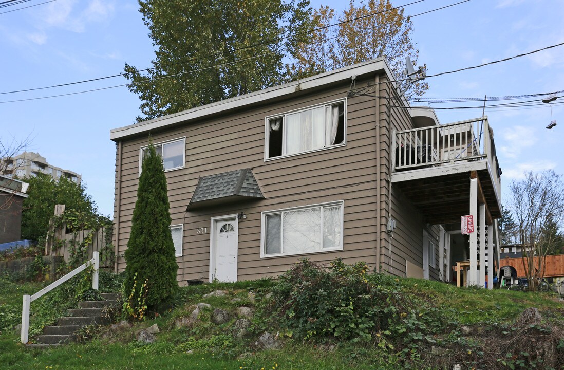 331 13th St in New Westminster, BC - Building Photo