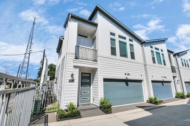 506 W Donovan St
