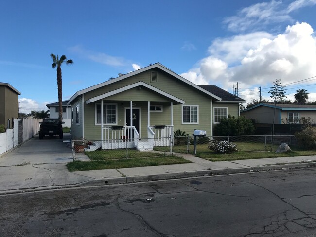 property at 1642-1644 Donax Ave