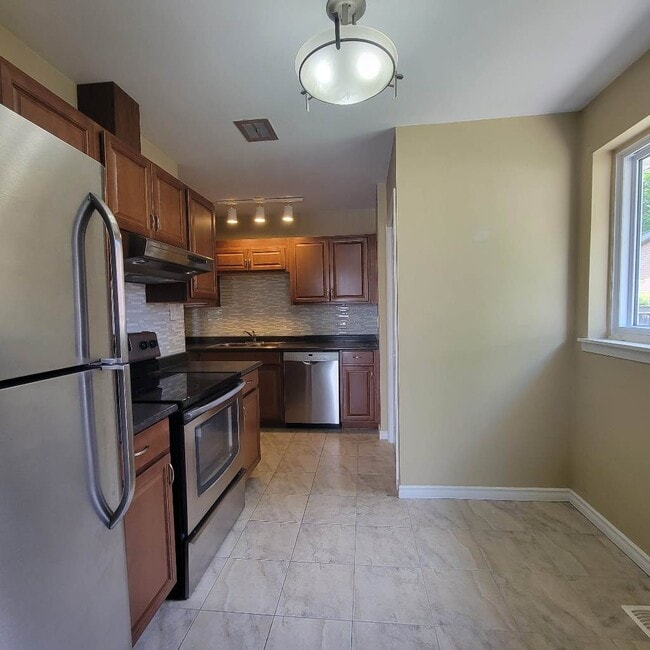 32 Haida Dr in Aurora, ON - Building Photo - Building Photo