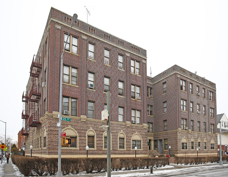 8684 20th Ave in Brooklyn, NY - Foto de edificio