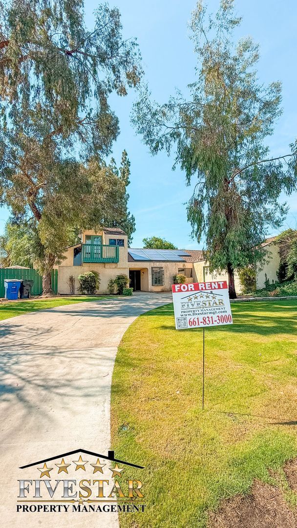 2246 Hasti Acres Dr in Bakersfield, CA - Building Photo - Building Photo