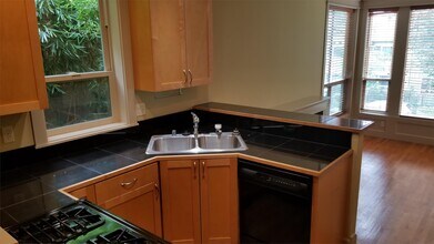 362 Aloha St in Seattle, WA - Building Photo - Building Photo