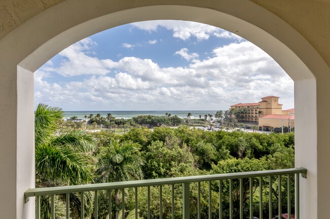 The Residences at The Carlisle Palm Beach in Lantana, FL - Foto de edificio - Interior Photo