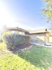 13903 Winding Cypress Brook Dr in Cypress, TX - Building Photo - Building Photo