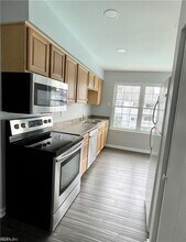 620 Shoreham Ct, Unit 304 in Virginia Beach, VA - Foto de edificio - Building Photo