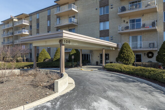 Royal York in Elmhurst, IL - Foto de edificio - Building Photo