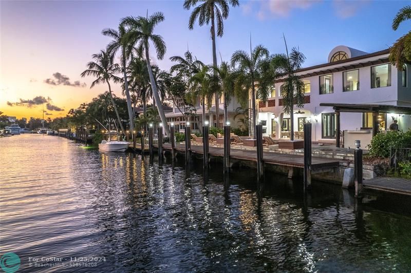 2430 Castilla Isle in Fort Lauderdale, FL - Building Photo