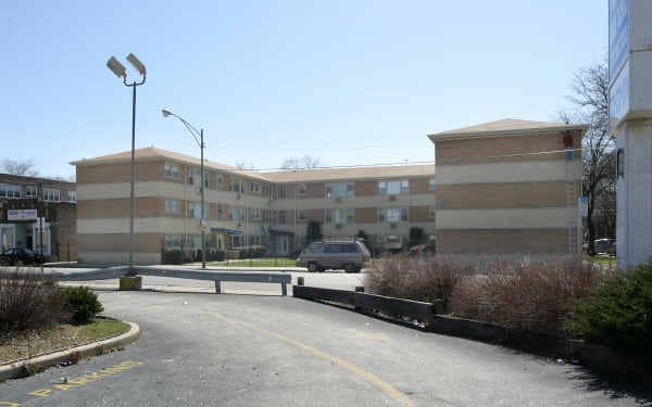 7901 S Paxton in Chicago, IL - Building Photo