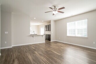 170 S Great White Way in Clayton, NC - Building Photo - Building Photo