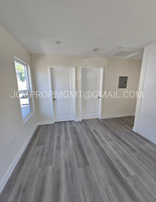 1025 S Victoria Ave in Corona, CA - Building Photo - Building Photo