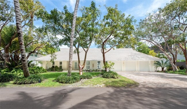 141 Cape Florida Dr in Key Biscayne, FL - Building Photo - Building Photo