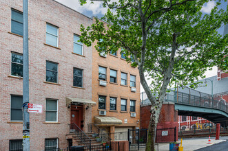 105 Summit St in Brooklyn, NY - Building Photo - Building Photo