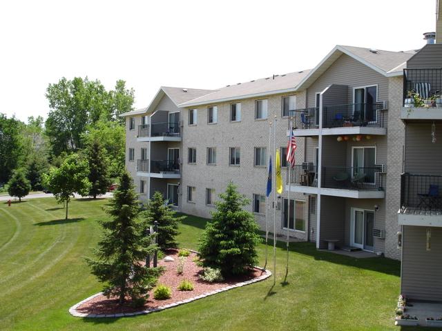 Cedar Ridge in Hudson, WI - Foto de edificio - Building Photo