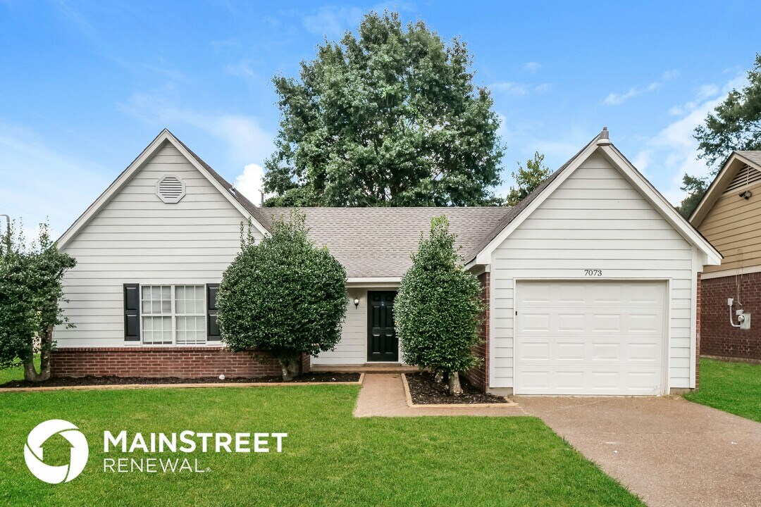 7073 Gleneagles Dr in Memphis, TN - Foto de edificio