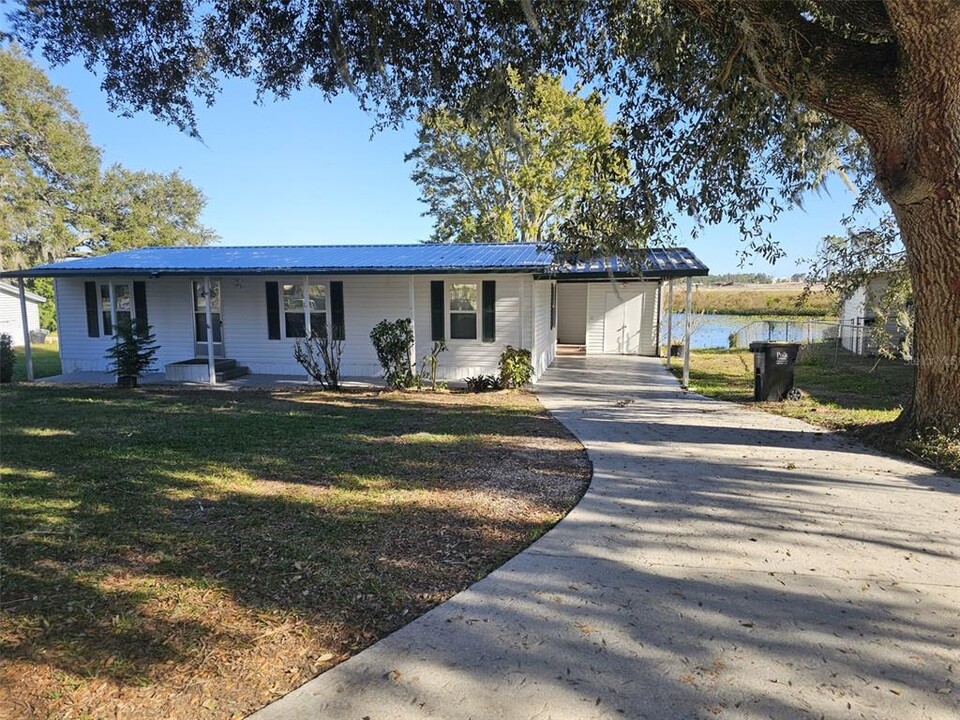 9007 Golden Gate Blvd in Polk City, FL - Building Photo