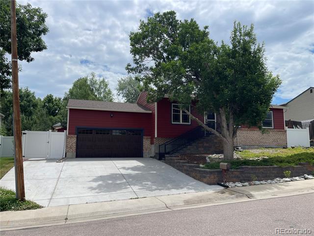 954 Oakwood Dr in Castle Rock, CO - Foto de edificio - Building Photo