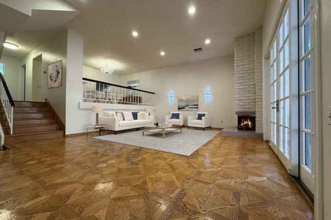 5279 Newcastle Ave in Los Angeles, CA - Building Photo - Building Photo