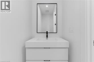 166 EVERETT Cmn in St Catharines, ON - Building Photo - Building Photo