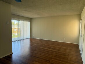 11929 Weddington St in Los Angeles, CA - Building Photo - Building Photo