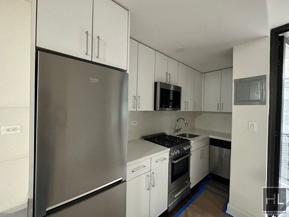 EAST 35 STREET in New York, NY - Building Photo