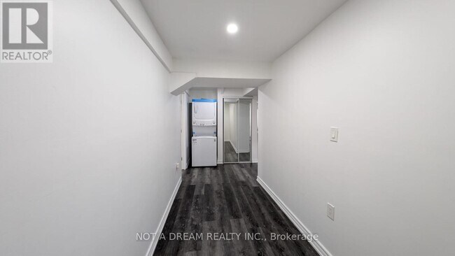 95 Medland Ave in Whitby, ON - Building Photo - Building Photo