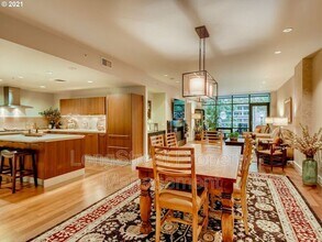 311 NW 12th Ave in Portland, OR - Building Photo - Building Photo