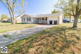 5104 Eastwick Dr in Fort Wayne, IN - Building Photo