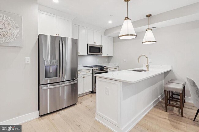 5305 Connecticut Ave NW in Washington, DC - Building Photo - Building Photo