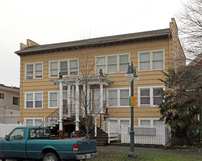 Thornburg Apartments in Tacoma, WA - Building Photo - Building Photo