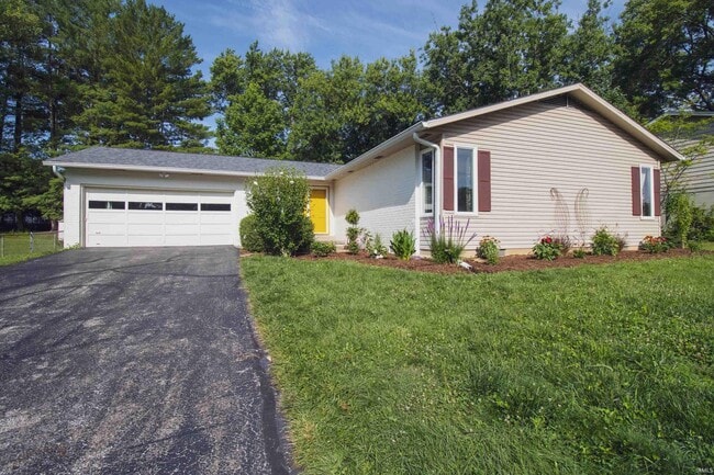 property at 3626 S Kingsbury Ave