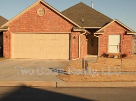3712 New London Ave in Moore, OK - Building Photo