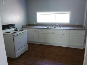 3114 Avenue M 1/2-Unit -B in Galveston, TX - Building Photo - Building Photo