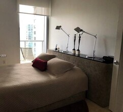 1050 Brickell Ave in Miami, FL - Foto de edificio - Building Photo
