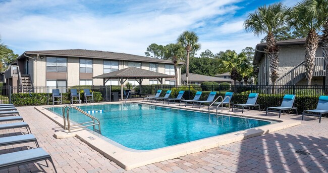 St. Johns Pointe Apartment Homes in Orange Park, FL - Foto de edificio - Building Photo