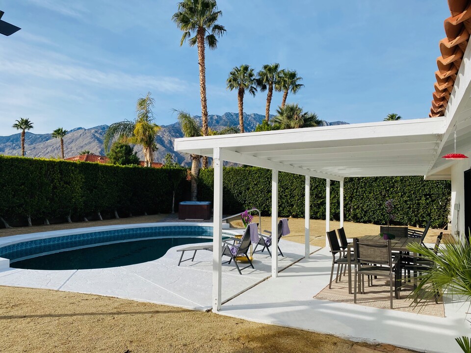 1489 E Francis Dr in Palm Springs, CA - Building Photo